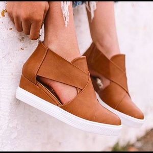 EUC Ccocci Sneaker Wedges